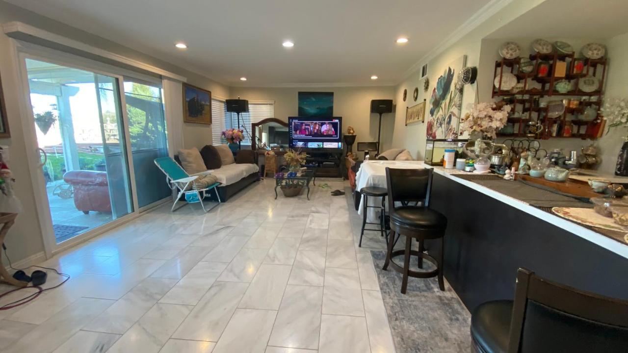 King Bed Big Room Chino Hills Esterno foto