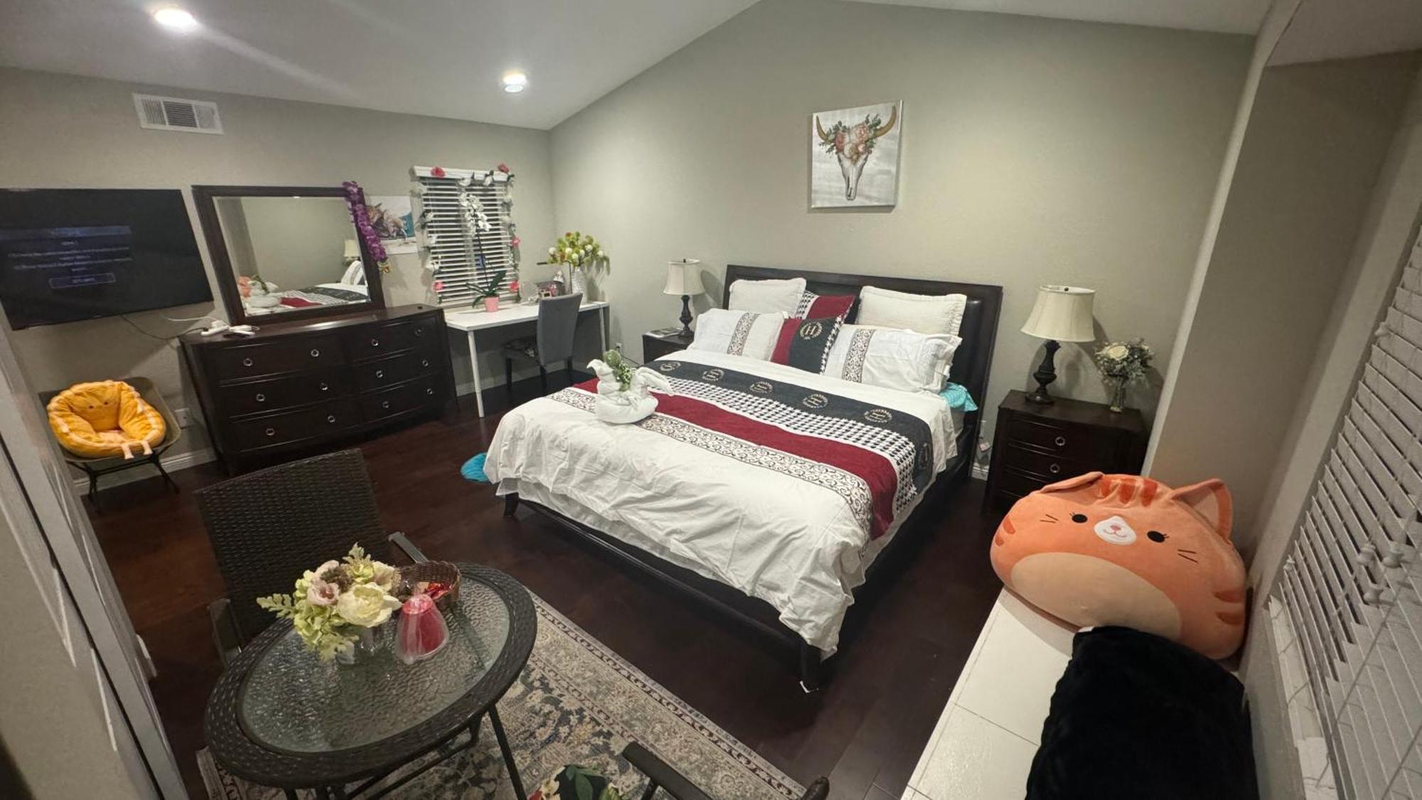 King Bed Big Room Chino Hills Esterno foto