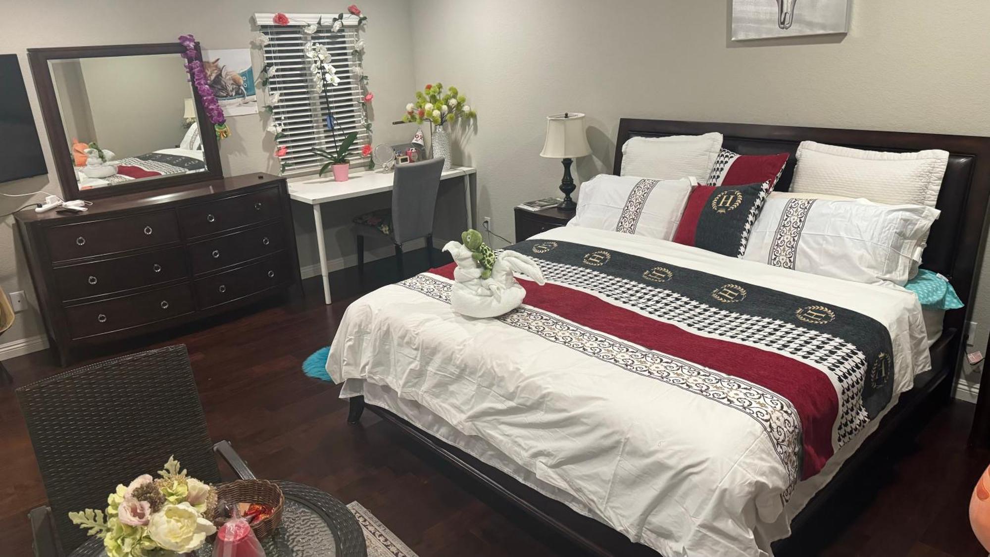 King Bed Big Room Chino Hills Esterno foto